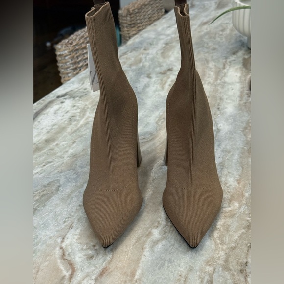 NWT Women’s ZARA Beige Fabric Geometric heeled ankle boot- Size 37 - Picture 6 of 10